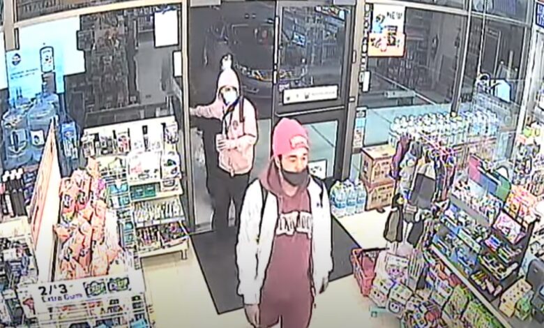 Video: Tìm thủ phạm nổ súng tại một cửa hàng 7-11 đường South Winchester Video: Tìm thủ phạm nổ súng tại một cửa hàng 7-11 đường South Winchester