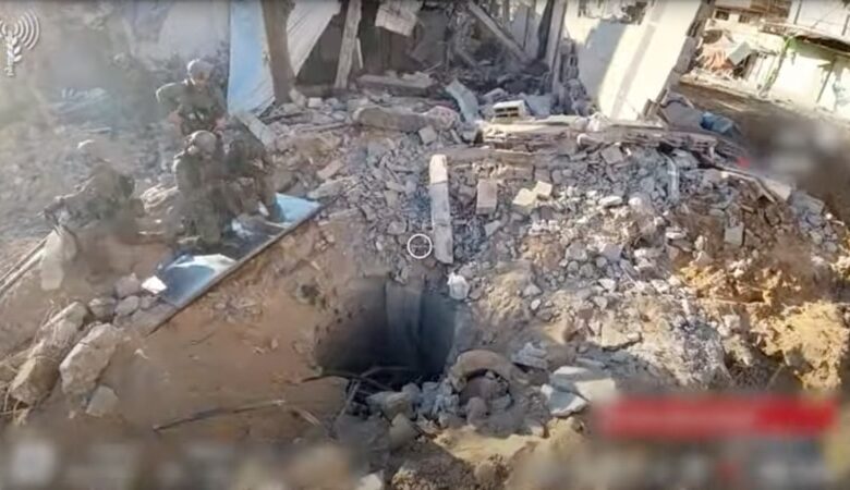 Israel nói tìm thấy một đường hầm kiên cố dài 55 mét dưới bệnh viện Shifa ở Gaza Israel nói tìm thấy một đường hầm kiên cố dài 55 mét dưới bệnh viện Shifa ở Gaza