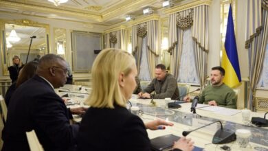 Bộ trưởng Quốc phòng Mỹ thăm Kyiv, công bố thêm viện trợ quân sự
