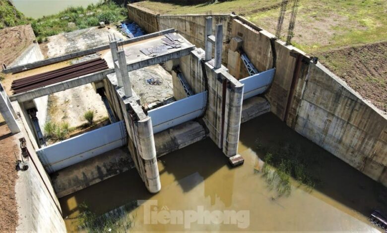 Đầu tư ngàn tỷ đồng cho hồ chứa nước, tiền hết, nước không về, máy móc ‘đắp chiếu’! Đầu tư ngàn tỷ đồng cho hồ chứa nước, tiền hết, nước không về, máy móc ‘đắp chiếu’!