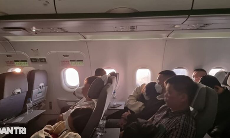 Đà Nẵng: Hai hành khách bị bắt giữ khi tung tin ‘có súng trên máy bay’ Đà Nẵng: Hai hành khách bị bắt giữ khi tung tin ‘có súng trên máy bay’