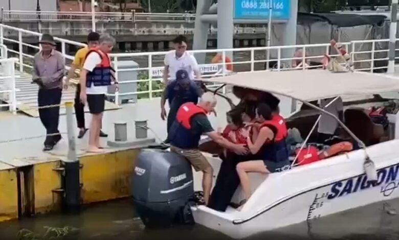 Quá bế tắc, người phụ nữ giao mình xuống sông Sài Gòn, may được cứu Quá bế tắc, người phụ nữ giao mình xuống sông Sài Gòn, may được cứu
