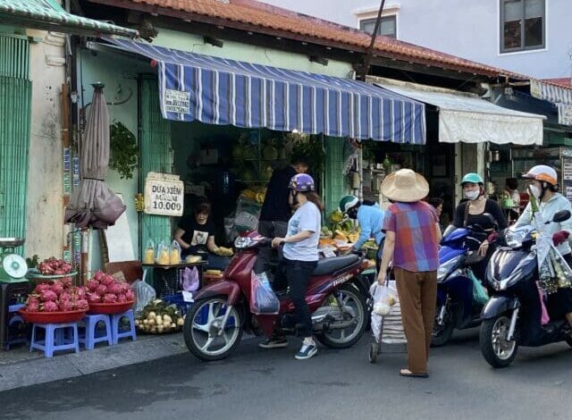 Sài Gòn đã thành một cái chợ, chợ truyền thống ế là phải Sài Gòn đã thành một cái chợ, chợ truyền thống ế là phải