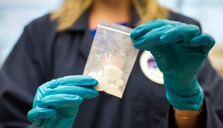 Mỹ bỏ chế tài Viện Khoa học Pháp y Trung Quốc để Bắc Kinh giúp chặn fentanyl