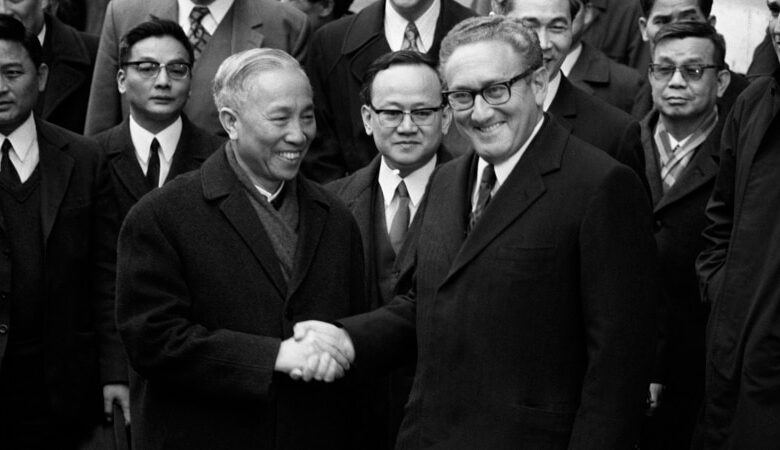 Người Mỹ gốc Việt ‘không tiếc thương gì’ Henry Kissinger Người Mỹ gốc Việt ‘không tiếc thương gì’ Henry Kissinger