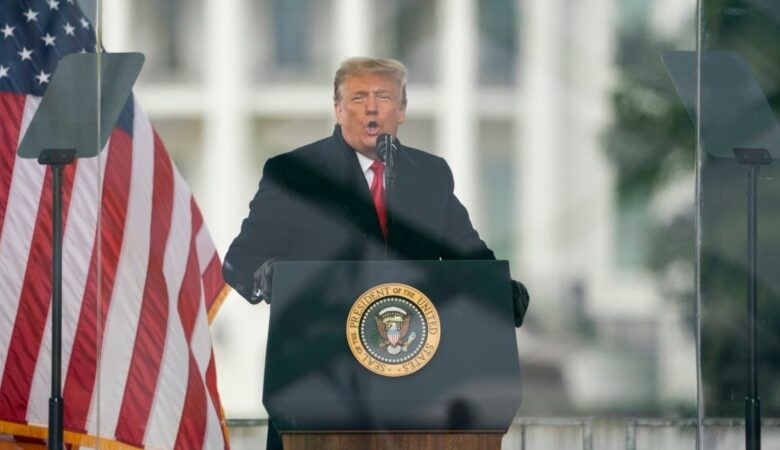 Vụkiện ngăn Trump ứng cử: Có cáo buộc ông ‘lẽ ra đã có thể bảo vệ Điện Capitol’ hôm 6/1/202 Vụkiện ngăn Trump ứng cử: Có cáo buộc ông ‘lẽ ra đã có thể bảo vệ Điện Capitol’ hôm 6/1/202