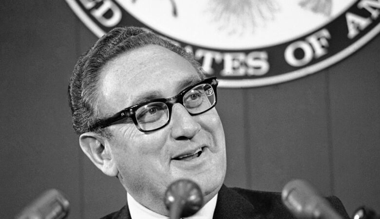 Cựu ngoại trưởng Hoa Kỳ Henry Kissinger qua đời ở tuổi 100 Cựu ngoại trưởng Hoa Kỳ Henry Kissinger qua đời ở tuổi 100