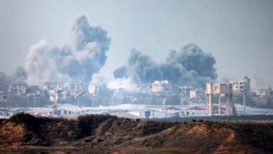 Israel tăng cường không kích vào Gaza