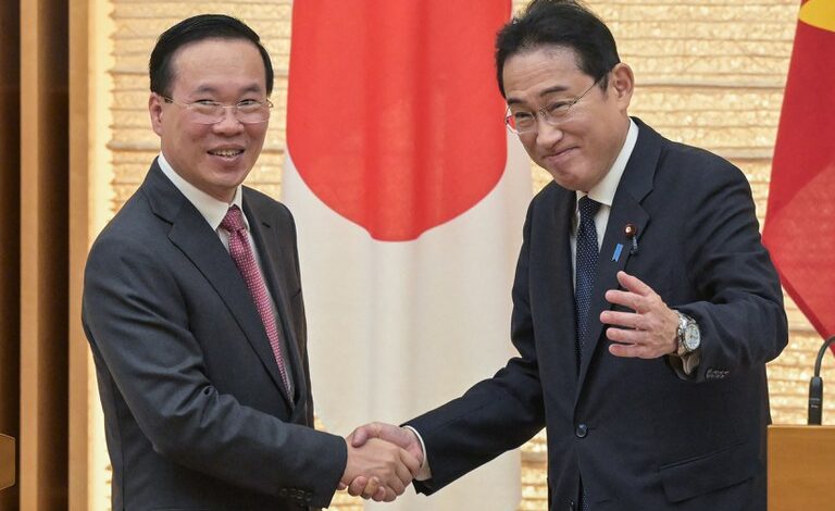 “Nhích” lại gần Phương Tây hơn vì mục đích tăng trưởng “Nhích” lại gần Phương Tây hơn vì mục đích tăng trưởng