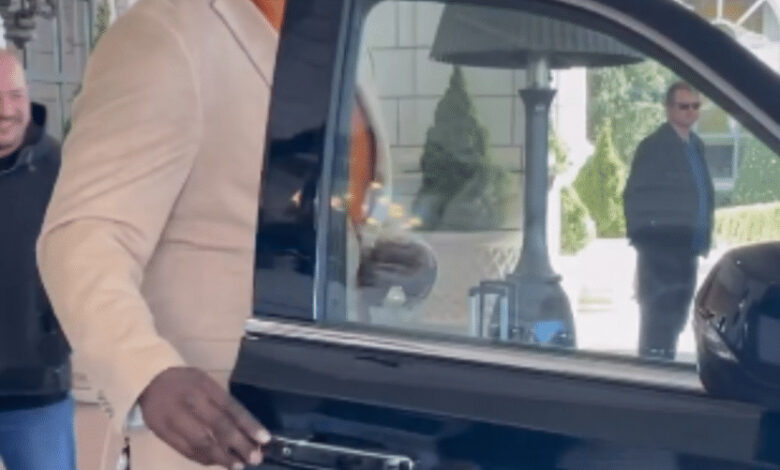 Shaq spent 7 figures on cars in one day after car dealer asked him unbelievably annoying question Shaq spent 7 figures on cars in one day after car dealer asked him unbelievably annoying question