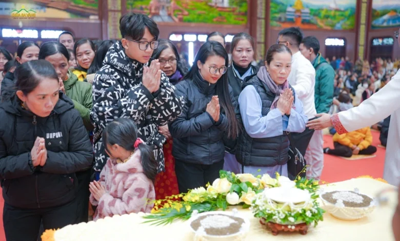 Chuyện gian hàng bán Phật ở chùa Ba Vàng