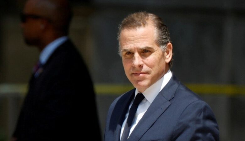 Hunter Biden, con tổng thống Mỹ, bị buộc tội cấp liên bang vì trốn thuế Hunter Biden, con tổng thống Mỹ, bị buộc tội cấp liên bang vì trốn thuế