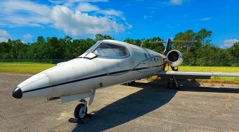 Exploring Motley Crue’s abandoned jet for first time in years as it goes on sale for affordable price Exploring Motley Crue’s abandoned jet for first time in years as it goes on sale for affordable price