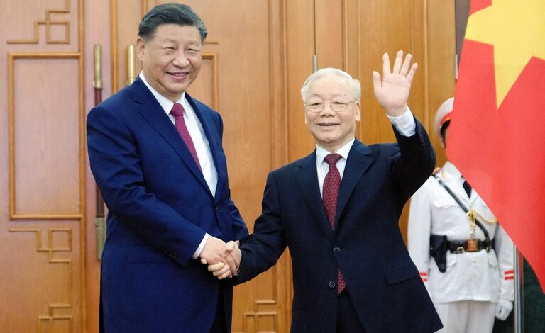 Khoảng trống quyền lực trong Đảng còn kéo dài bao lâu? Khoảng trống quyền lực trong Đảng còn kéo dài bao lâu?