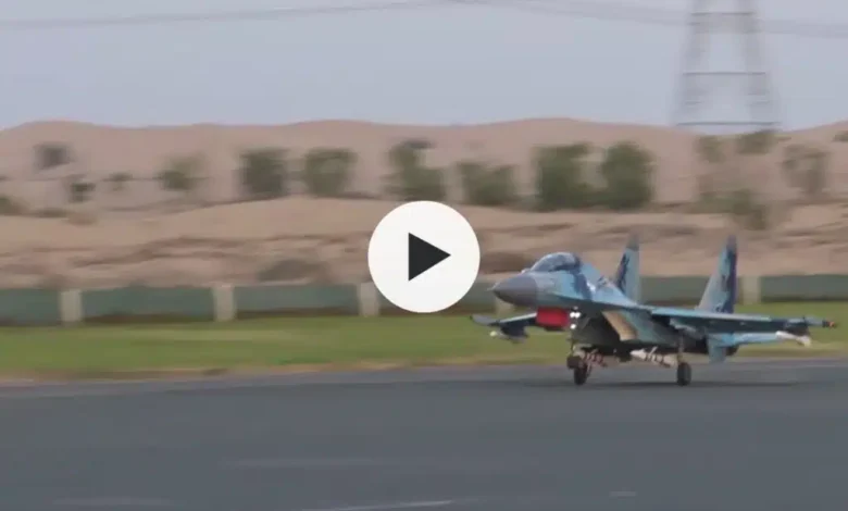 Miniature fighter jets that fly at 500 kilometers per hour Miniature fighter jets that fly at 500 kilometers per hour