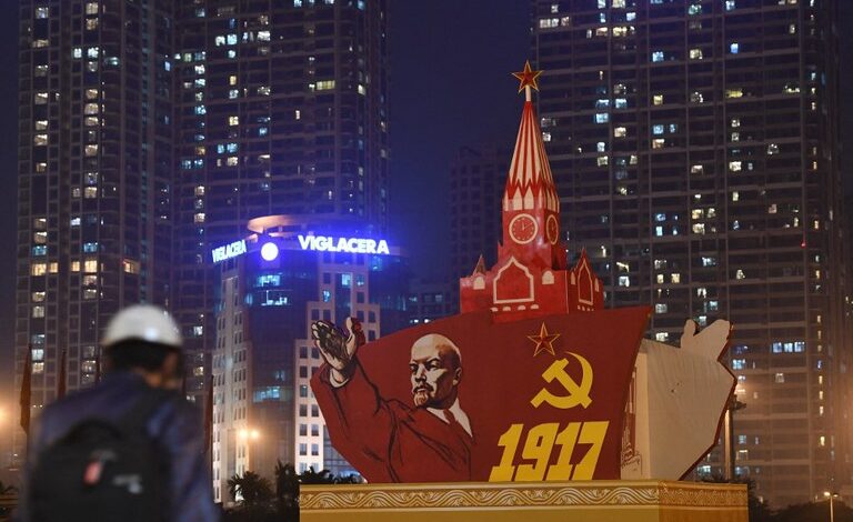 Nghệ An vẫn “dựng” tượng Lenin dù dư luận phản ứng! Nghệ An vẫn “dựng” tượng Lenin dù dư luận phản ứng!