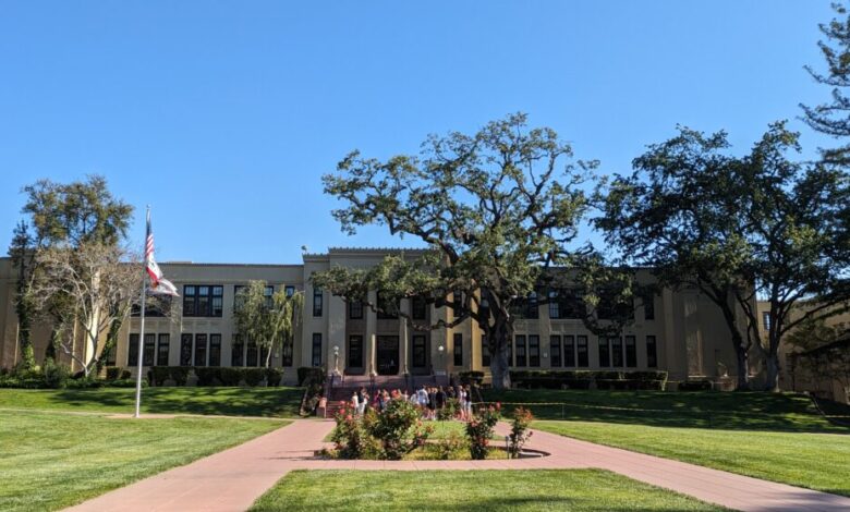 Silicon Valley high school teachers fight for better wages — again Silicon Valley high school teachers fight for better wages — again