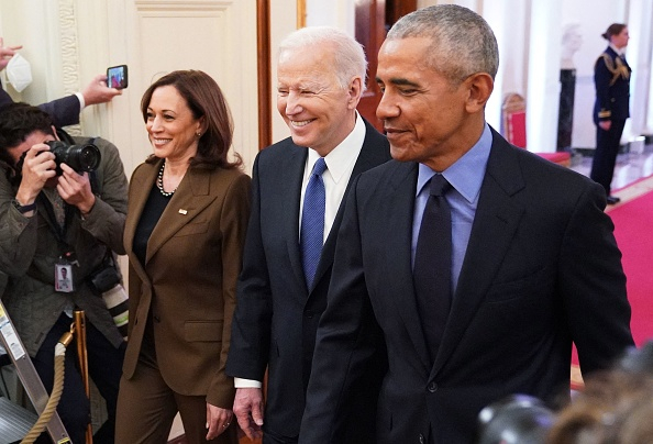 Bà Harris được vợ chồng ông Obama ủng hộ Bà Harris được vợ chồng ông Obama ủng hộ