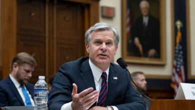 Giám đốc FBI tiết lộ tình tiết mới về vụ ám sát ông Trump