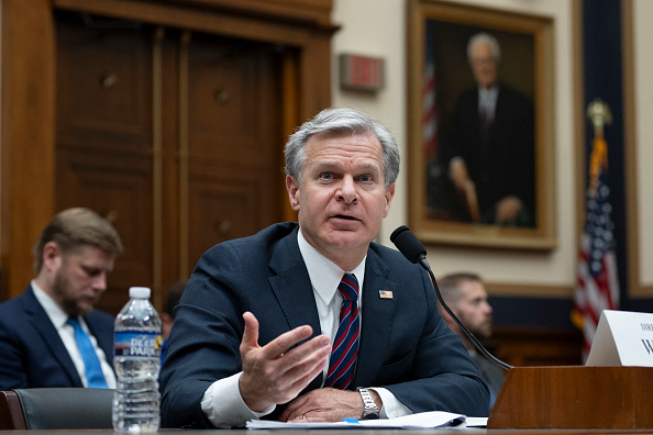 Giám đốc FBI tiết lộ tình tiết mới về vụ ám sát ông Trump Giám đốc FBI tiết lộ tình tiết mới về vụ ám sát ông Trump