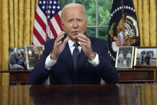 Ông Biden phát biểu trước toàn nước Mỹ, kêu gọi người dân bình tĩnh và đoàn kết Ông Biden phát biểu trước toàn nước Mỹ, kêu gọi người dân bình tĩnh và đoàn kết