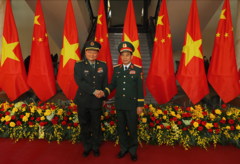 Tướng Trung Quốc thăm Việt Nam, ký kết gì với tướng Phan Văn Giang? Tướng Trung Quốc thăm Việt Nam, ký kết gì với tướng Phan Văn Giang?