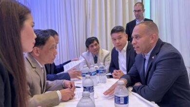 Lãnh Đạo Phe Thiểu Số Hạ Viện, Ông  Hakeem Jeffries Đến Vận Động Tranh Cử Cho Ứng Cử Viên Derek Trần Tại Quận Cam, Và Tiếp Xúc Với  Cử Tri Gốc Việt, Cùng Với Cô Lê Hoài Tâm, Nhà Báo Điếu Cầy