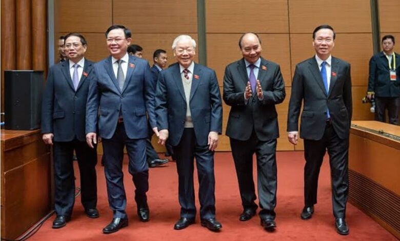 Là ‘cái gai’ trong mắt Tô Lâm, Phạm Minh Chính trụ được tới khi nào? Là ‘cái gai’ trong mắt Tô Lâm, Phạm Minh Chính trụ được tới khi nào?