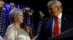 Susie Wiles: chân dung ‘nữ hoàng băng giá’ sẽ trở thành chánh văn phòng của Trump Susie Wiles: chân dung ‘nữ hoàng băng giá’ sẽ trở thành chánh văn phòng của Trump