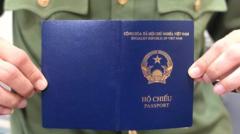 ‘Quyền lực’ của hộ chiếu Việt Nam thua Campuchia 2 bậc ‘Quyền lực’ của hộ chiếu Việt Nam thua Campuchia 2 bậc