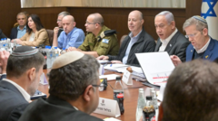 Nội các Israel chấp thuận thỏa thuận ngừng bắn và thả con tin tại Gaza Nội các Israel chấp thuận thỏa thuận ngừng bắn và thả con tin tại Gaza