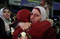 Gaza ngừng bắn: ‘Tạ ơn Thượng Đế, chúng tôi biết chắc rằng mình sẽ được thả bất cứ lúc nào’ Gaza ngừng bắn: ‘Tạ ơn Thượng Đế, chúng tôi biết chắc rằng mình sẽ được thả bất cứ lúc nào’