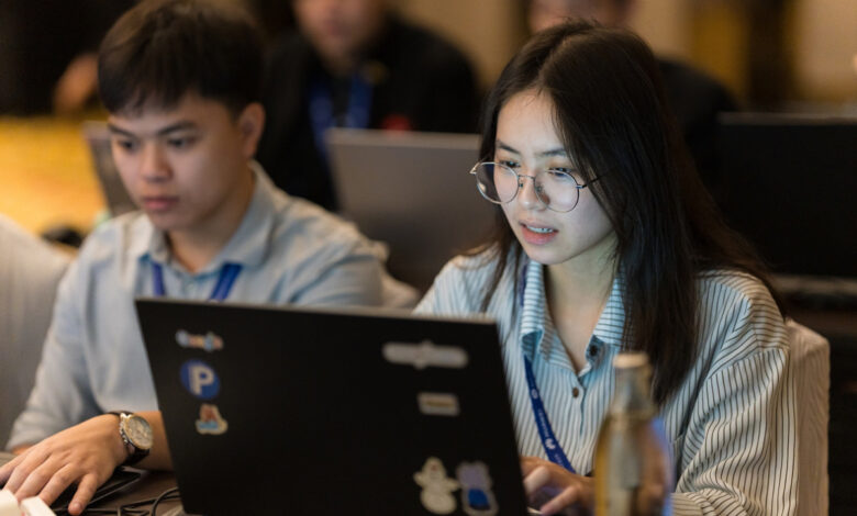 Sinh viên Việt đạt giải xuất sắc tại cuộc thi châu Á của Huawei Sinh viên Việt đạt giải xuất sắc tại cuộc thi châu Á của Huawei