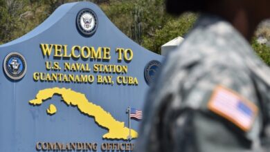 Mỹ cho máy bay quân sự trục xuất di dân tới Vịnh Guantanamo và về Ấn Độ