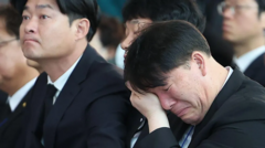 Họ mất người thân vì tai nạn máy bay, rồi làn sóng thù hận ập tới Họ mất người thân vì tai nạn máy bay, rồi làn sóng thù hận ập tới