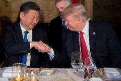 Áp thuế toàn cầu, ông Trump có đang tặng quà cho Trung Quốc? Áp thuế toàn cầu, ông Trump có đang tặng quà cho Trung Quốc?