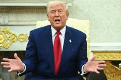 Trump miễn thuế ‘đối ứng’ với điện thoại và máy tính Trump miễn thuế ‘đối ứng’ với điện thoại và máy tính