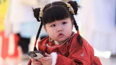 Thiết kế tại Mỹ, sản xuất tại Trung Quốc: Apple mắc kẹt trong cuộc chiến thuế quan