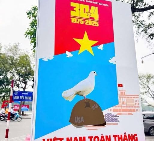 Hà Nội tháo bỏ bảng tuyên truyền ‘thắng đế quốc Mỹ’ dịp 30 Tháng Tư Hà Nội tháo bỏ bảng tuyên truyền ‘thắng đế quốc Mỹ’ dịp 30 Tháng Tư