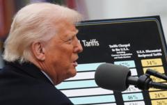 Đòn thuế của ông Trump gây thương tổn cho các ngành hàng của nào của Việt Nam? Đòn thuế của ông Trump gây thương tổn cho các ngành hàng của nào của Việt Nam?
