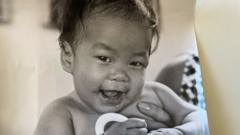 Một gia đình cứu sống và cưu mang trẻ mồ côi trong Chiến tranh Việt Nam Một gia đình cứu sống và cưu mang trẻ mồ côi trong Chiến tranh Việt Nam