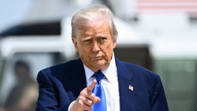 Ông Trump: ‘Tôi có chút vấn đề với Tim Cook’