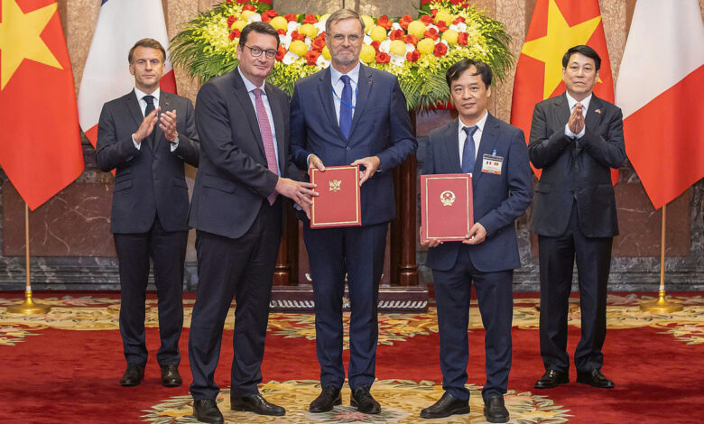 Việt Nam – Pháp sẽ phát triển vệ tinh quan sát Trái Đất Việt Nam – Pháp sẽ phát triển vệ tinh quan sát Trái Đất