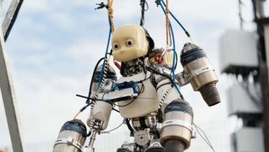 Robot hình người biết bay đầu tiên
