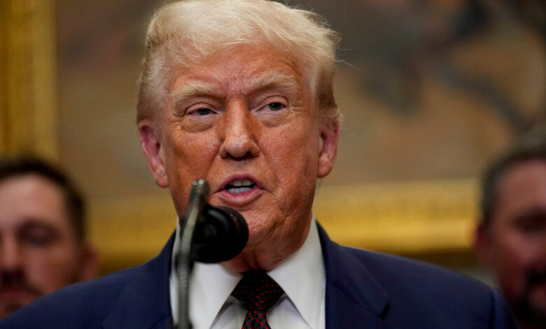 Ông Trump: Sẽ áp thuế 100% với sản phẩm bán dẫn nhập vào Mỹ Ông Trump: Sẽ áp thuế 100% với sản phẩm bán dẫn nhập vào Mỹ