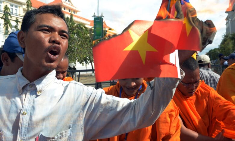 Hà Nội nhìn về biên giới Tây Nam: tiếng vọng lịch sử và sự chuẩn bị cho tương lai Hà Nội nhìn về biên giới Tây Nam: tiếng vọng lịch sử và sự chuẩn bị cho tương lai