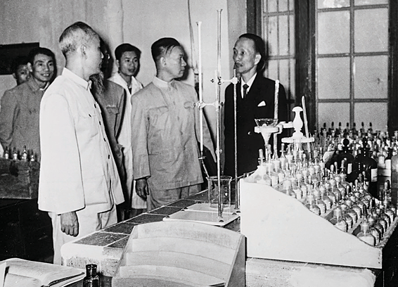 Những nhà khoa học Việt vang danh trong thời chiến Những nhà khoa học Việt vang danh trong thời chiến