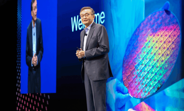 Ông Trump đổi quan điểm, khen CEO của Intel Ông Trump đổi quan điểm, khen CEO của Intel