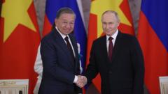 Việt Nam dùng ‘cơ chế ngầm’ mua vũ khí Nga nhằm tránh lệnh trừng phạt của Mỹ Việt Nam dùng ‘cơ chế ngầm’ mua vũ khí Nga nhằm tránh lệnh trừng phạt của Mỹ