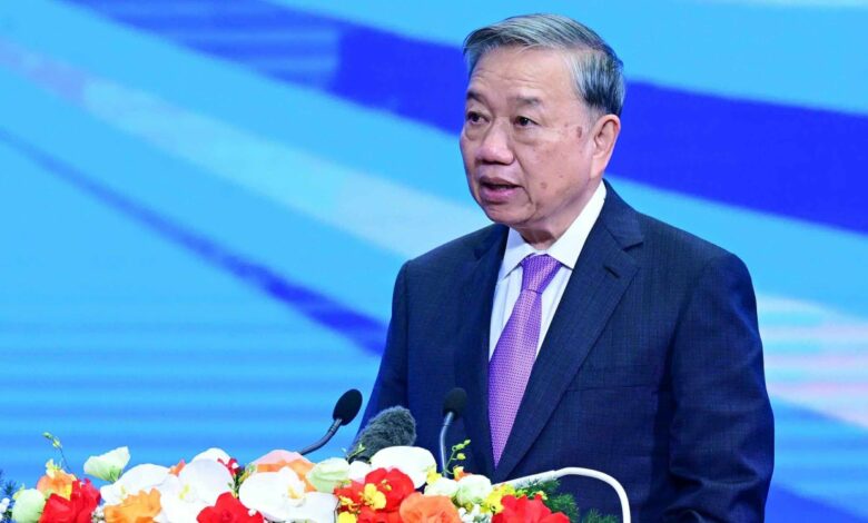 Tổng Bí thư: ‘Khoa học công nghệ là con đường sống còn’ Tổng Bí thư: ‘Khoa học công nghệ là con đường sống còn’